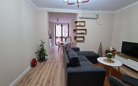 Family-Friendly Apt At 21 Dhjetori W/Self Check-In